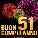 Animazione di fuochi d'artificio colorati con il numero 51 in oro brillante e la scritta 'Buon Compleanno' su uno sfondo nero festivo ed elegante.