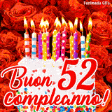 GIF animata per un 52° compleanno, Mostra una torta bianca con candeline colorate accese e coriandoli, di fronte a un muro di rose rosse, Il testo dice 'Buon 52 compleanno!'.