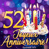 Image animée d'anniversaire 52 ans présentant un gâteau festif aux bougies étincelantes et le nombre 52 d'or brillant.
