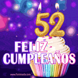 GIF animado de un cupcake decorado con confites, dos velas doradas encendidas formando el número 52, sobre un fondo púrpura brillante con destellos.