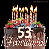 Animación de un pastel de chocolate decorado con frutas, velas encendidas y el número 53, acompañado de la palabra '¡Felicidades!' en elegante tipografía.