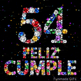 Dibujo del número 54 y el mensaje FELIZ CUMPLE creados mediante la unión de piedras preciosas brillantes frente a un fondo negro estrellado.