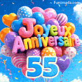 Le chiffre bleu 55 pend sous un groupe joyeux de ballons qui se balancent au vent. Les lettres ballons indiquent Joyeux Anniversaire devant les nuages.
