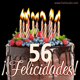 Animación de un pastel de chocolate decorado con frutas, velas encendidas y el número 56, acompañado de la palabra '¡Felicidades!' en elegante tipografía.