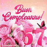 Immagine GIF animata di buon compleanno 57 anni con fiori rosa, farfalla elegante e riflessi stellati dorati sullo sfondo sfumato.
