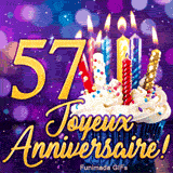 GIF d'anniversaire 57 ans représentant un cupcake féerique aux bougies colorées et le chiffre 57 d'or sur fond lila.