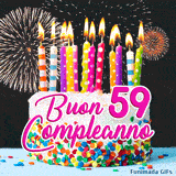 Festeggia i 59 anni con questa GIF animata: torta con panna, zuccherini colorati e fuochi d'artificio brillanti su fondo scuro.