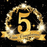 Il numero 5 è circondato da un anello dorato brillante, accompagnato da un nastro elegante con la scritta 'Buon Compleanno!' su uno sfondo scuro.