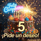 Pastel oscuro con grageas de colores y el número 5 destacado. Destellos brillantes y confeti de estrellas acompañan la frase ¡Pide un deseo!.
