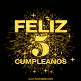 GIF animado con un diseño dorado, mostrando el número 5 rodeado de fuegos artificiales y luces que resaltan una atmósfera festiva y vibrante.