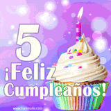Animación de un cupcake con cobertura blanca, confites de colores, una vela encendida y el número 5 en grande sobre un fondo púrpura con luces brillantes.