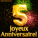 GIF animé pour un 5e anniversaire avec des ballons dorés en forme de 5, des feux d'artifice colorés et le texte 'Joyeux Anniversaire!' sur un fond noir festif.