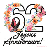 Ce GIF de Joyeux 62ème Anniversaire présente le nombre vingt rempli d'un bouquet vibrant de fleurs animées, avec des papillons qui bougent doucement sur un fond blanc.