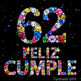 En un fondo negro con destellos brillantes, resalta el número 62 y el texto FELIZ CUMPLE, construidos con pequeños diamantes multicolores.