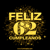 GIF animado con un diseño dorado, mostrando el número 62 rodeado de fuegos artificiales y luces que resaltan una atmósfera festiva y vibrante.