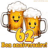 GIF animé humoristique pour un 62e anniversaire avec deux chopes de bière rigolotes, le chiffre 62 et le message 'Bon anniversaire!' sur un fond festif.