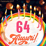 Un'animazione celebrativa di una torta di compleanno per i 64 anni, Le fiamme delle candeline tremolano e delle scintille brillano intorno, creando un'atmosfera festosa e magica.