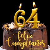 GIF de un pastel de chocolate con decoración de crema, velas doradas con el número 64 encendido, y un fondo negro elegante y cálido.