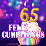 GIF animado de un cupcake decorado con confites, dos velas doradas encendidas formando el número 65, sobre un fondo púrpura brillante con destellos.