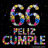 Joyas de múltiples colores brillantes arman el número 66 y el mensaje FELIZ CUMPLE, en contraste con un fondo oscuro cubierto de estrellas.