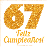 Imagen animada con el número 67 en diseño dorado brillante acompañado de la frase 'Feliz cumpleaños' sobre un fondo blanco simple y elegante.
