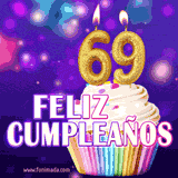 GIF animado de un cupcake decorado con confites, dos velas doradas encendidas formando el número 69, sobre un fondo púrpura brillante con destellos.