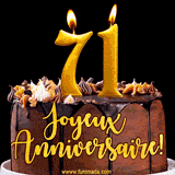 GIF animé pour un 71e anniversaire avec une élégante gâteau au chocolat, des bougies dorées formant le chiffre 71 et le texte 'Joyeux Anniversaire!' en écriture dorée.