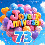 Se balançant doucement, un bouquet de ballons vibrant affiche les mots Joyeux Anniversaire et le grand chiffre bleu 73 attaché aux rubans en bas.