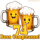 Due boccali di birra sorridenti animati, con il numero 74 e la scritta 'Buon Compleanno!' in caratteri allegri su uno sfondo bianco.