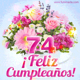 GIF de un colorido ramo de flores rosas, lilas y blancas, con el número 74 destacado en rosa y el mensaje '¡Feliz cumpleaños!' en un estilo encantador.