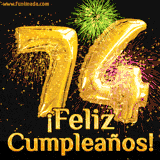 GIF animado con globos dorados en forma del número 74, acompañado de fuegos artificiales de colores y la frase '¡Feliz cumpleaños!' en letras vibrantes.