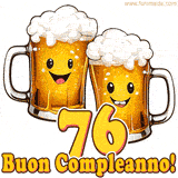 Due boccali di birra sorridenti animati, con il numero 76 e la scritta 'Buon Compleanno!' in caratteri allegri su uno sfondo bianco.