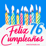 Animación de un pastel decorado con velas coloridas y encendidas, el número 76 destacado en azul y la frase 'Feliz cumpleaños' en letras estilizadas.
