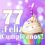 Animación de un cupcake con cobertura blanca, confites de colores, una vela encendida y el número 77 en grande sobre un fondo púrpura con luces brillantes.
