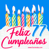 Animación de un pastel decorado con velas coloridas y encendidas, el número 77 destacado en azul y la frase 'Feliz cumpleaños' en letras estilizadas.