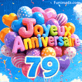Des lettres 3D colorées lisant Joyeux Anniversaire flottent au vent, accompagnées du grand chiffre bleu 79 attaché aux fils du bas.
