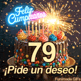 Mensaje de Feliz Cumpleaños flotando sobre un pastel que lleva el número 79. Chispas intensas y estrellas cayendo decoran esta alegre imagen animada.