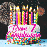 Scritta rosa  Buon 7 Compleanno  su una torta ricoperta di zuccherini in questa GIF animazione con candele accese e fuochi d'artificio.