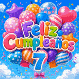Tarjeta virtual animada 7 años: el número 7 azul junto a globos de colores estampados flotando libremente en el cielo.