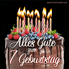 Das Geburtstags-GIF zeigt einen Schokoladenkuchen mit Beeren und Kerzen zur Feier eines 7. Geburtstags.