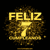 GIF animado con un diseño dorado, mostrando el número 7 rodeado de fuegos artificiales y luces que resaltan una atmósfera festiva y vibrante.