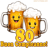Due boccali di birra sorridenti animati, con il numero 80 e la scritta 'Buon Compleanno!' in caratteri allegri su uno sfondo bianco.