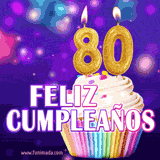 GIF animado de un cupcake decorado con confites, dos velas doradas encendidas formando el número 80, sobre un fondo púrpura brillante con destellos.