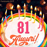 Un'animazione celebrativa di una torta di compleanno per i 81 anni, Le fiamme delle candeline tremolano e delle scintille brillano intorno, creando un'atmosfera festosa e magica.