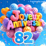 Un arrangement joyeux de ballons dérivant vers les nuages. Le texte en ballons 3D indique Joyeux Anniversaire juste au-dessus du grand chiffre bleu 82.
