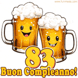 Due boccali di birra sorridenti animati, con il numero 83 e la scritta 'Buon Compleanno!' in caratteri allegri su uno sfondo bianco.