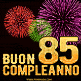 Animazione di fuochi d'artificio colorati con il numero 85 in oro brillante e la scritta 'Buon Compleanno' su uno sfondo nero festivo ed elegante.