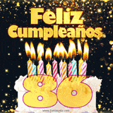 GIF animado de un pastel decorado con velas de colores, con el número 86 resaltado y un fondo brillante que transmite celebración.
