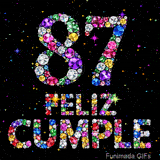 Composición de fondo negro con luces que exhibe a la perfección el número 87 y la frase FELIZ CUMPLE diseñados con diamantes de vivos tonos.