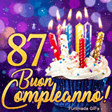 Biglietto animato 87 anni mostrante una tortina di festa con candeline colorate illuminate e il numero 87 d'oro.